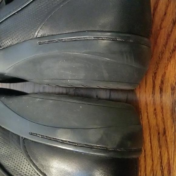 Clark's "Cushion Soft" slip-on shoes. - Picture 7 of 9